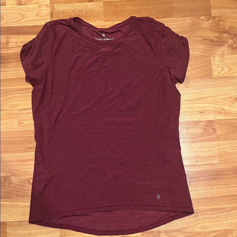 Royal Robbins Women's M Short Sleeve Crew Tee in Deep Wine